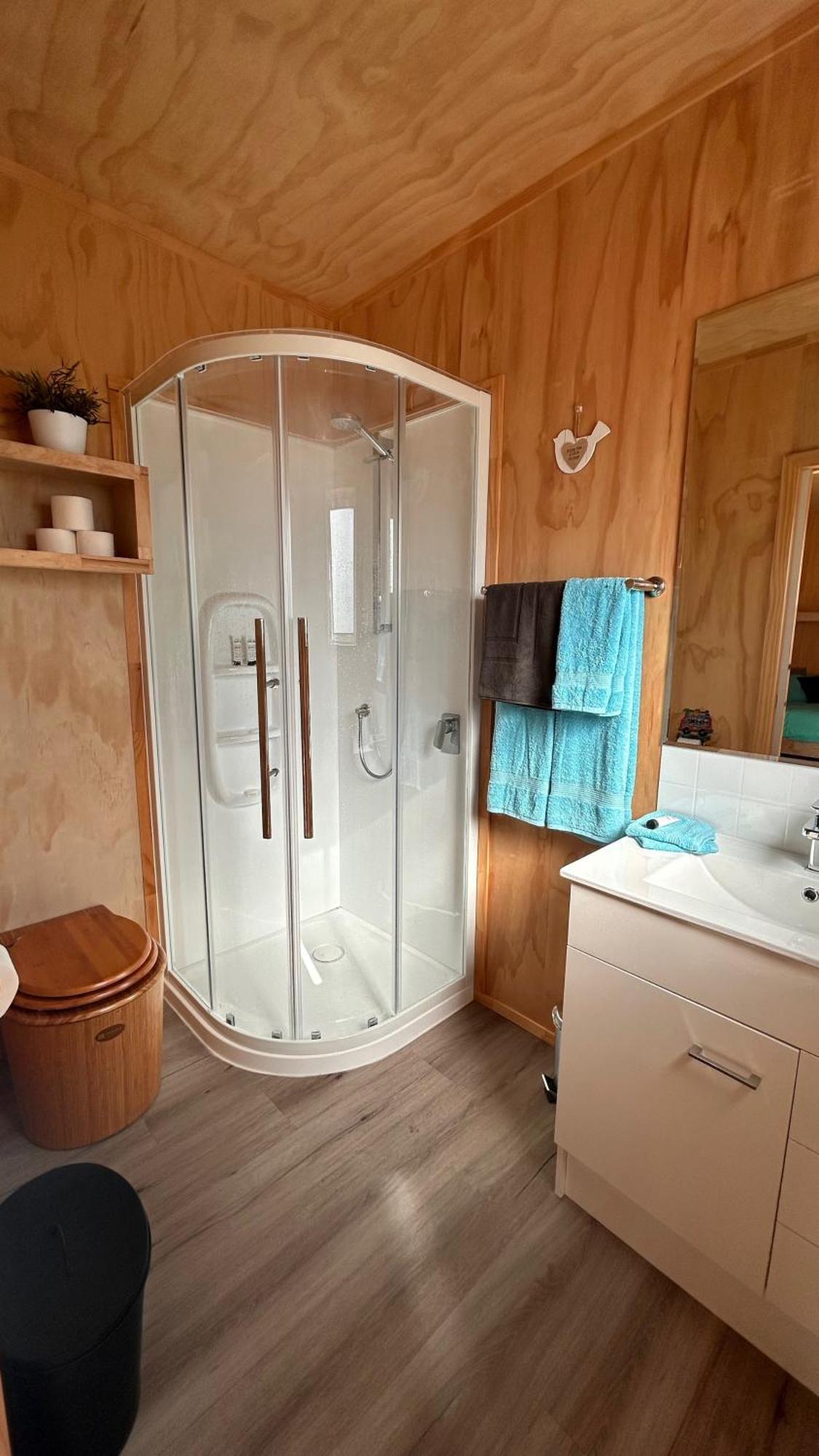 Cosy Tiny Container Cabin Carterton Exteriör bild