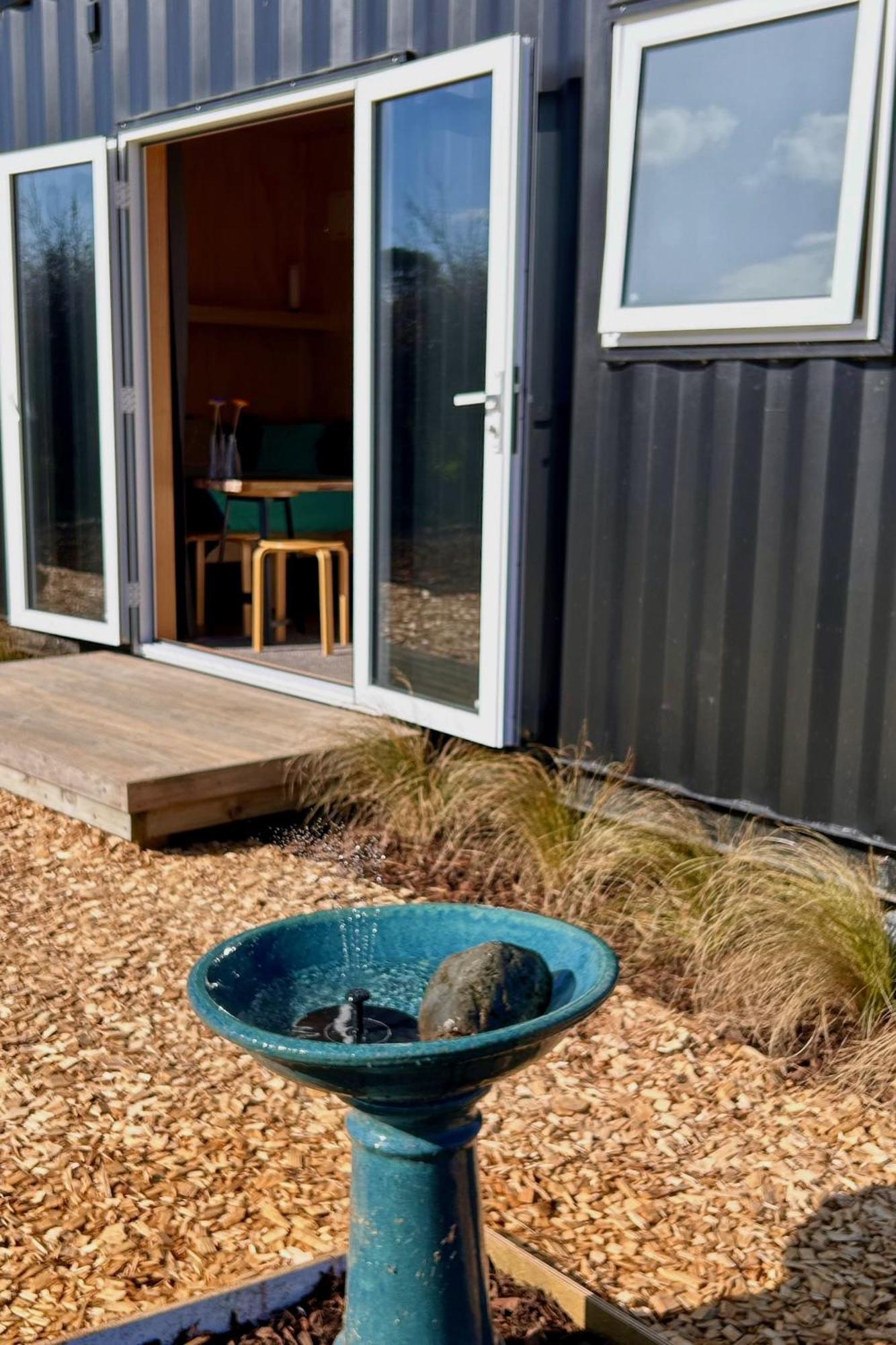 Cosy Tiny Container Cabin Carterton Exteriör bild